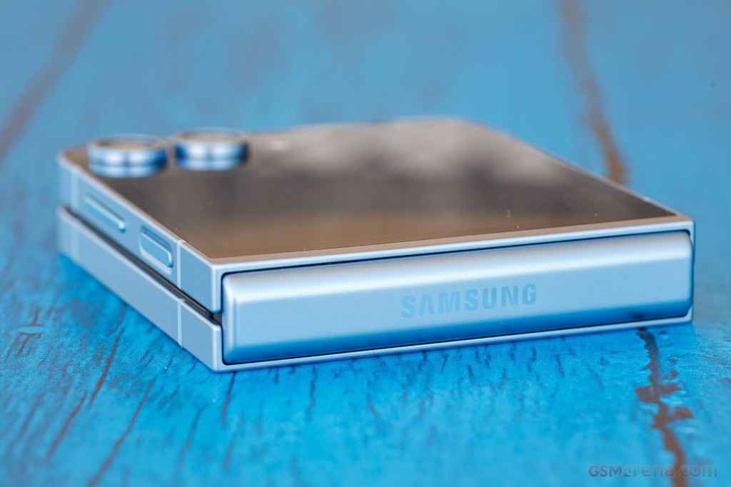 Samsung Galaxy Z Flip6 5G (SM-F741) Dual SIM – 256GB / 512GB – Silver, Blue, Yellow, Mint Samsung Galaxy Z Flip6 5G (SM-F741) Dual SIM – 256GB / 512GB – Silver, Blue, Yellow, Mint